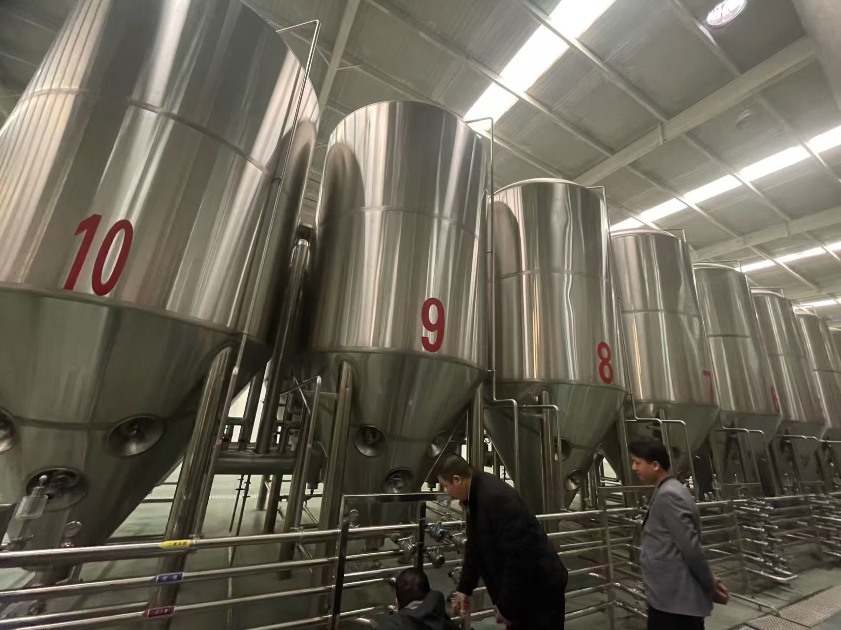 宁江精酿啤酒设备厂—平面布置、设备设计、制造、调试、培训等一条龙服务